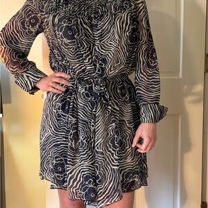 Elegant See By Chloé dress! Navy & Cream Floral Outline WITH POCKETS